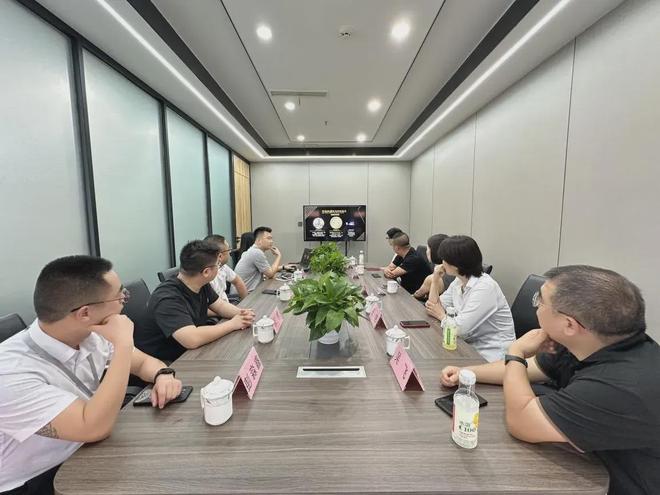 成都深呼吸副總經(jīng)理曾小剛率隊(duì)到訪裕景盛世傳媒，深化新媒體運(yùn)營(yíng)合作